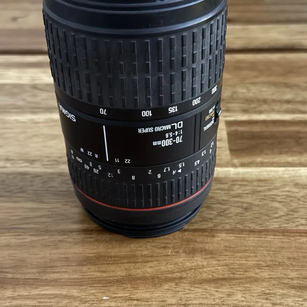 Sigma 70-300mm 1:4-5.6 DL MACRO Super‎ Lens for Minolta Sony Untested READ